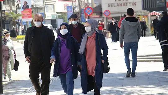 Kırmızıya dönen Elazığ'da vatandaşlar birbirini uyardı
