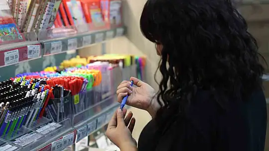 Kırtasiyeciler hazırlıklarını tamamladı, öğrencileri bekliyor
