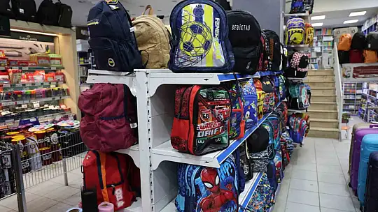 Kırtasiyeciler hazırlıklarını tamamladı, öğrencileri bekliyor