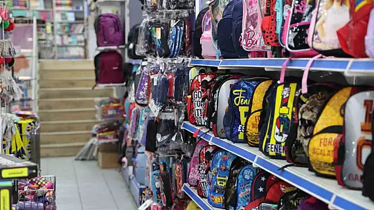 Kırtasiyeciler hazırlıklarını tamamladı, öğrencileri bekliyor