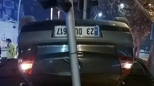 Kısıtlama saatinde çaldığı otomobil ile kaza yapan şüpheli hastanelik oldu