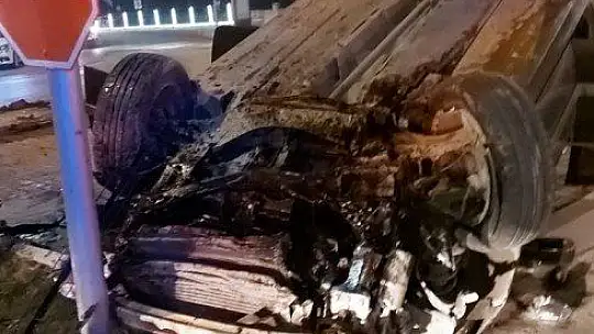 Kısıtlama saatinde çaldığı otomobil ile kaza yapan şüpheli hastanelik oldu