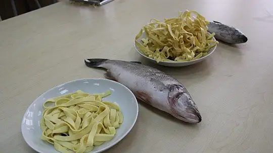 Kokusu gitti, tadı kaldı balık ve kılçığından makarna