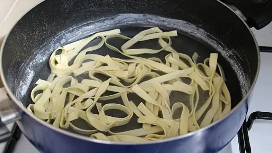 Kokusu gitti, tadı kaldı balık ve kılçığından makarna