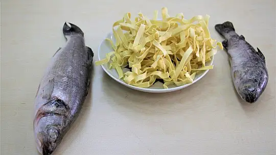 Kokusu gitti, tadı kaldı balık ve kılçığından makarna