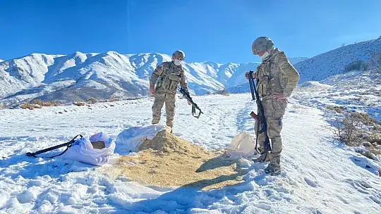 Komandolar, doğaya yem bıraktı