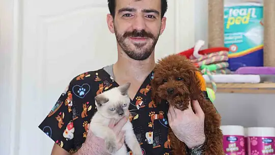 Köpek ile kedinin dostluğu görenleri hayretler içerisinde bırakıyor