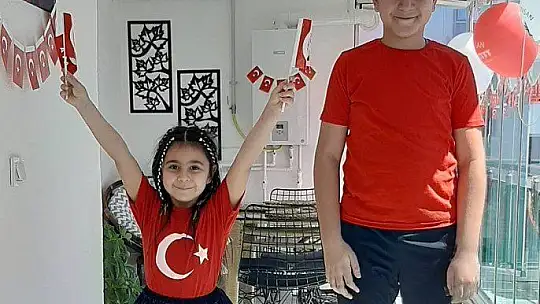 Korona virüse yakalanan babaları ile 23 Nisan'ı böyle kutladılar