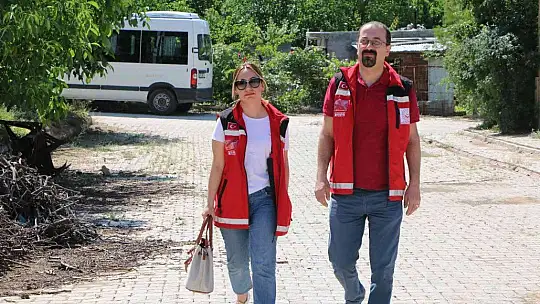 Koruyucu ailelik yaptığı yeğenlerini öz çocuklarından ayırmıyor