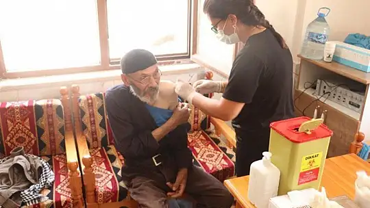 Kovancılar 'da aşı seferberliği, ekipler kapı kapı dolaşıp vatandaşları aşılıyor