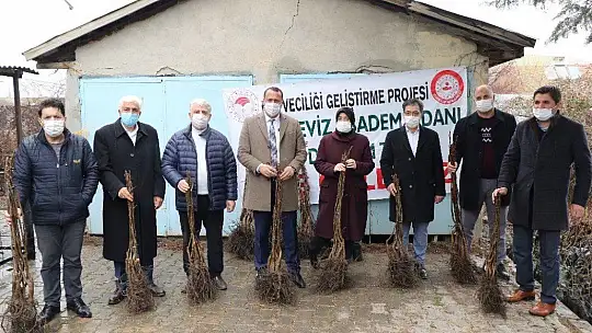 Kovancılar'da 5 bin 500 meyve fidanı dağıtıldı