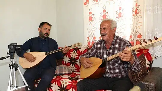 Köy köy dolaşıp sözlü halk geleneğini kayıt altına alıyor