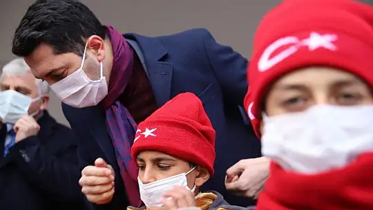 Köy okulu öğrencileri, milli sporcu eşliğinde badminton ile tanıştı