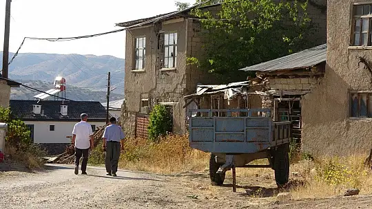 Köylüler atıl durumdaki okulu onararak müzeye çevirdi, içinde 300 yıllık tarihi eserler var