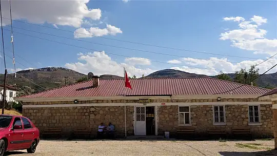 Köylüler atıl durumdaki okulu onararak müzeye çevirdi, içinde 300 yıllık tarihi eserler var