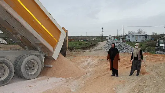 Köyün gelini, her soruna el attı, virüsü de köye sokmadı