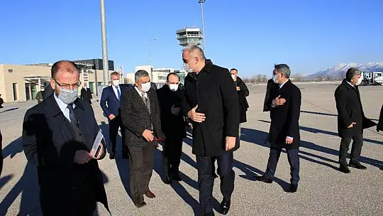 Kültür ve Turizm Bakanı Ersoy Elazığ'dan Tunceli'ye geçti
