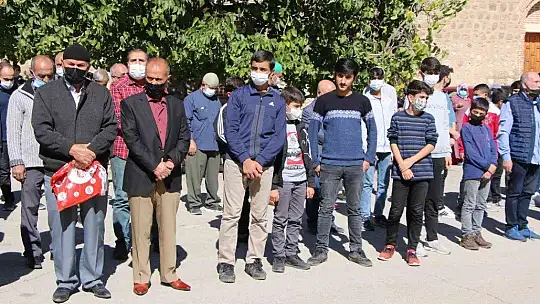 Kuraklığın etkisini gösterdiği Elazığ'da vatandaşlar yağmur duasına çıktı