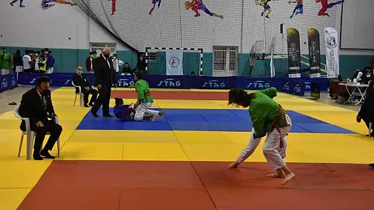 Kuraş Türkiye Şampiyonası Elazığ'da başladı