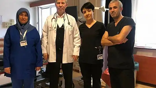 Kusma ve karın ağrısı şikayetiyle doktora giden çocuğun karnından telefon şarj kablosu çıktı