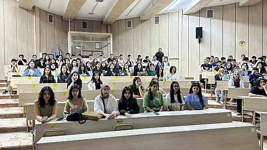 Lise öğrencileri, meslek tercihlerine yardımcı olması amacıyla, Fırat Üniversitesi'ni ziyaret etti