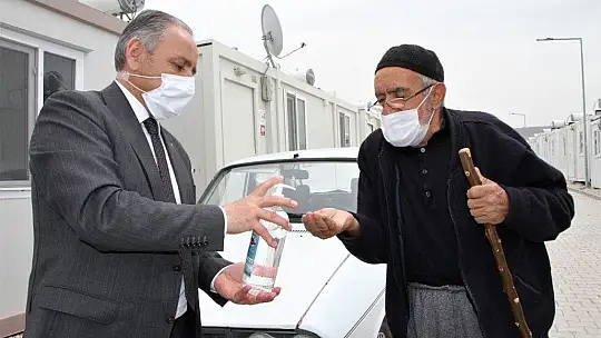 Liseliler üretti, 65 yaş üstüne ücretsiz dağıtıldı