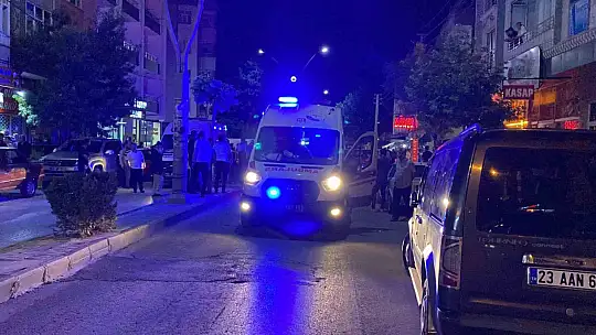 Lokantada yemek yiyen husumetlilerine kurşun yağdırdı: 3 yaralı