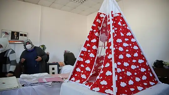 Mahalledeki sosyal tesis, 13 yıldır kadınlara iş kapısı oluyor