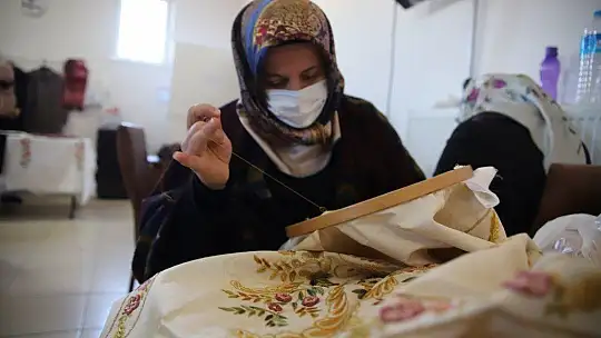 Mahalledeki sosyal tesis, 13 yıldır kadınlara iş kapısı oluyor
