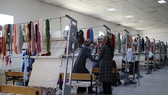 Mahalledeki sosyal tesis, 13 yıldır kadınlara iş kapısı oluyor