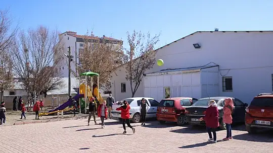 Mahalledeki sosyal tesis, 13 yıldır kadınlara iş kapısı oluyor