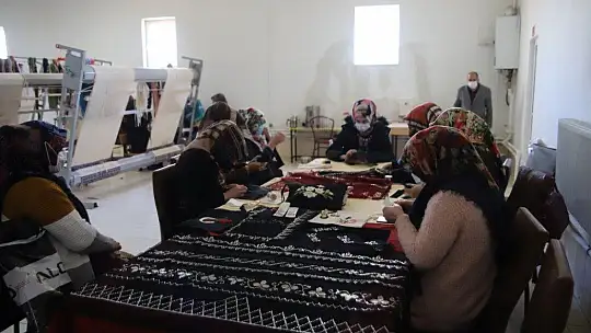 Mahalledeki sosyal tesis, 13 yıldır kadınlara iş kapısı oluyor