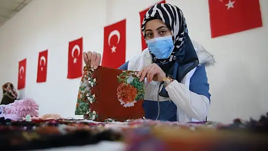 Mahalledeki sosyal tesis, 13 yıldır kadınlara iş kapısı oluyor