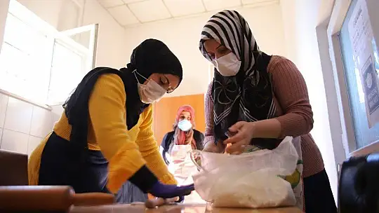 Mahalledeki sosyal tesis, 13 yıldır kadınlara iş kapısı oluyor