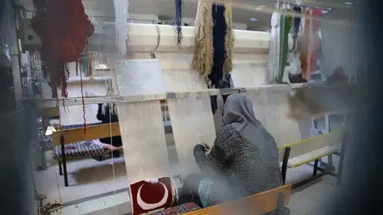 Mahalledeki sosyal tesis, 13 yıldır kadınlara iş kapısı oluyor