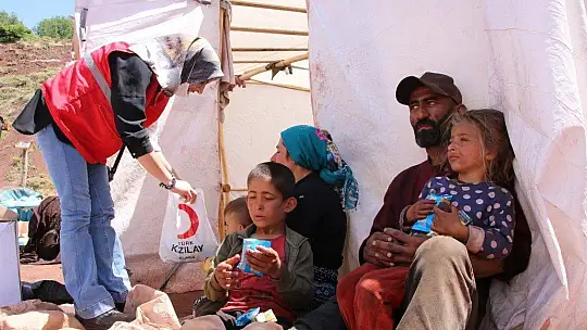 Mangal kömürü işçilerinin çadırda yaşamı başladı 'Bizim alnımızın teri ve mutluyuz'
