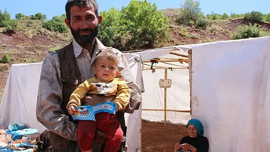 Mangal kömürü işçilerinin çadırda yaşamı başladı 'Bizim alnımızın teri ve mutluyuz'