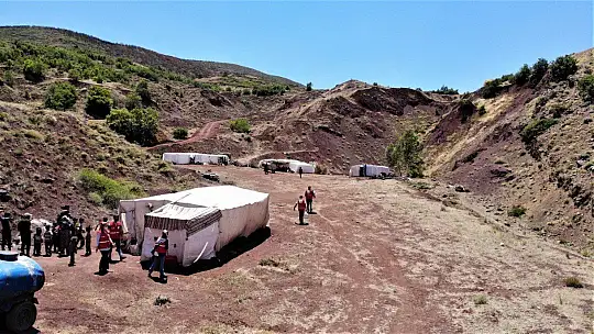 Mangal kömürü işçilerinin çadırda yaşamı başladı 'Bizim alnımızın teri ve mutluyuz'