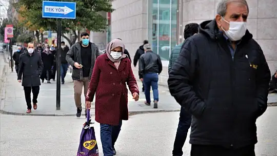 Maske kullanımı yüzde 100, sosyal mesafe yetersiz