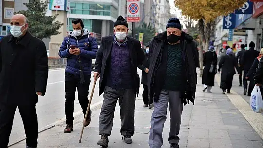 Maske kullanımı yüzde 100, sosyal mesafe yetersiz