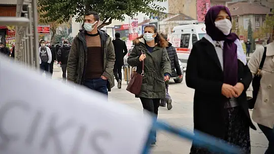 Maske kullanımı yüzde 100, sosyal mesafe yetersiz