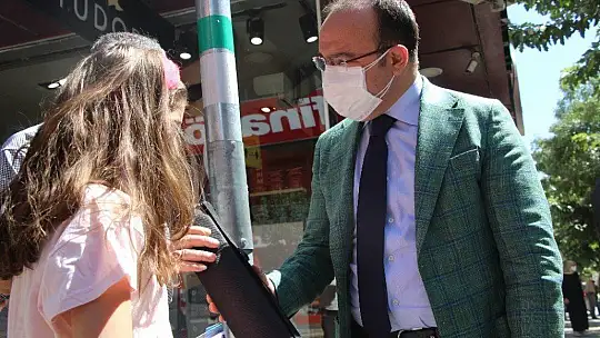 Maskeyi düzgün takmayanları gören Vali uyardı: 'Virüs yakaladığı anda yatırıyor'