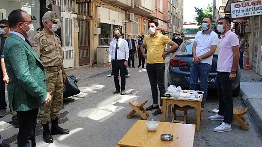 Maskeyi düzgün takmayanları gören Vali uyardı: 'Virüs yakaladığı anda yatırıyor'