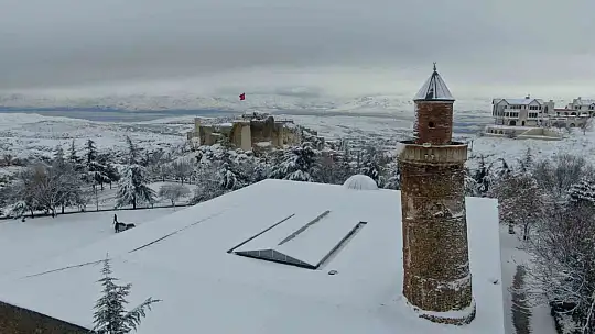 Medeniyetlerin beşiği Harput beyaza büründü, kartpostallık görüntüler oluştu