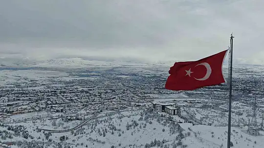 Medeniyetlerin beşiği Harput beyaza büründü, kartpostallık görüntüler oluştu