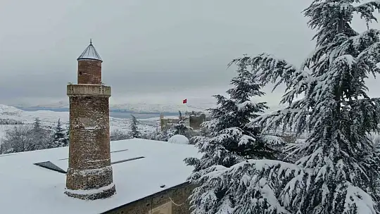 Medeniyetlerin beşiği Harput beyaza büründü, kartpostallık görüntüler oluştu