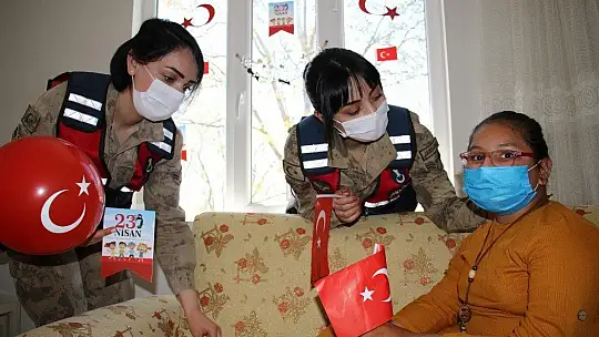Mehmetçik'ten köy çocuklarına bayram sürprizi, gören koştu