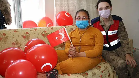 Mehmetçik'ten köy çocuklarına bayram sürprizi, gören koştu