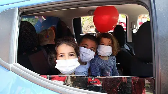 Mehmetçik'ten köy çocuklarına bayram sürprizi, gören koştu