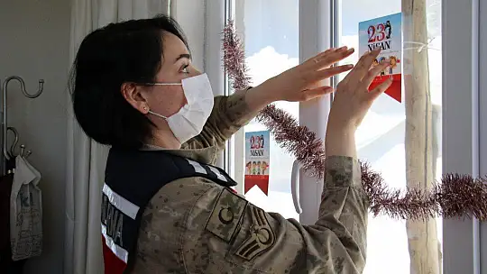 Mehmetçik'ten köy çocuklarına bayram sürprizi, gören koştu